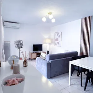 https://appart-300-m-de-la-gare-clim-terrasse-garage.fr-provencehotel.com